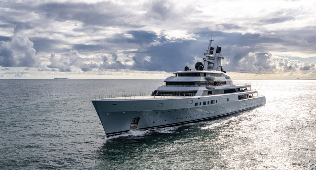 Dragonfly at the sea, Lürssen Superyacht - German Frers Design.